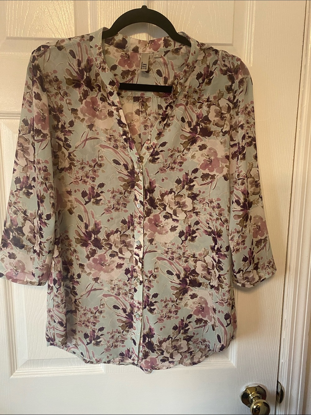 Kut from the Kloth Floral Button-Front Blouse in Lavender and Cream